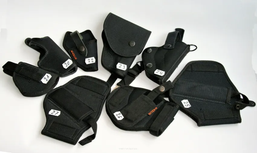 Kabury z cordury, czarne, do broni różnej.