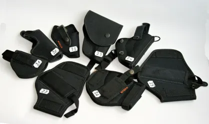 Kabury z cordury, czarne, do broni różnej.