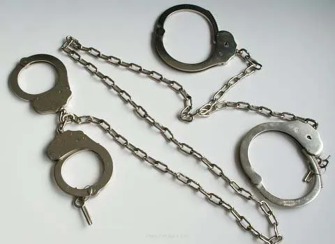 Kajdanki na ręce i nogi ze stali nierdzewnej.