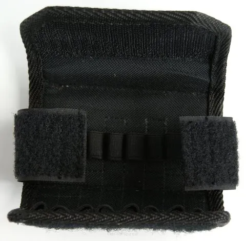 Saszetka z cordury na 16 szt. amunicji do pistoletu.