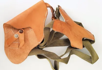 Kabura skórzana do broni, uniwersalna, na szelki.